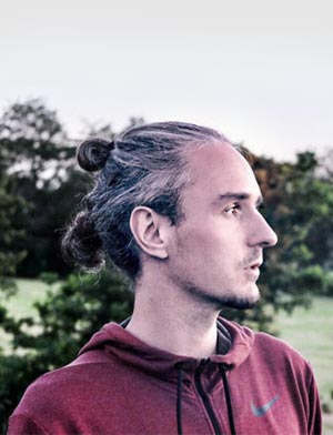 Seit vielen Jahren setzt sich der Autor Martin Kobald mit dem Thema der psychischen Erkankungen auseinander. Auf dem Foto ist Martin Kobald alias David M. Johannsen zu sehen.